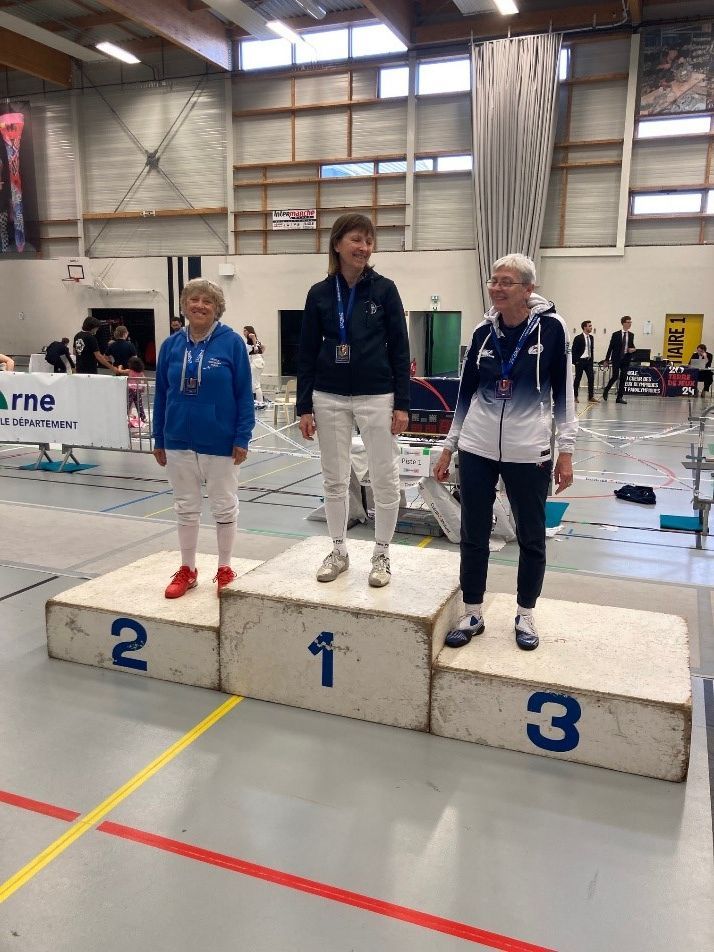 Isabelle 2ème sur le podium, épreuve fleuret Dames Vétérans