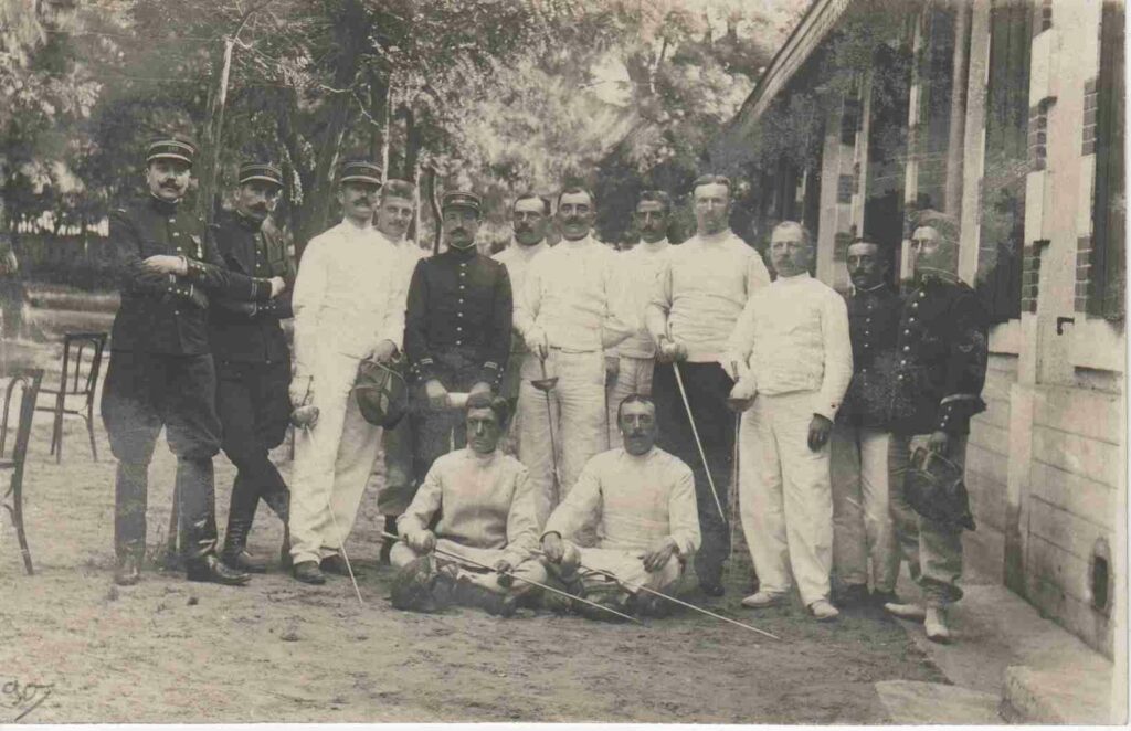 Photo d'escrimeurs militaires