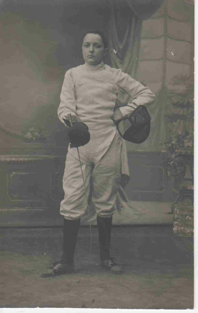 Une escrimeuse, rare photo féminine.
